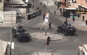 فيديو/ مدرعات النظام البحريني تهاجم مسيرة 10 محرم في النويدرات