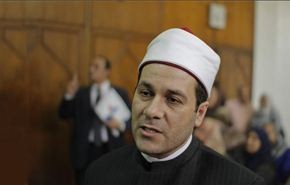 داعية سلفي مصري يدعو لفتوى تجيز للأمن الدوس على القرآن