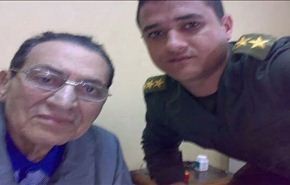انتشار صور سيلفي لحسني مبارك بعد 