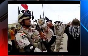 بالفيديو/ هل شاهدت تحية عسكرية لزوار اربعينية الامام الحسين(ع)