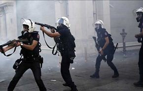 الشرطة التركية تفتح نيرانها على متظاهر كردي وترديه قتيلاً