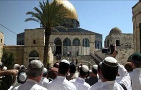 مستوطنون يقتحمون باحات المسجد الاقصى