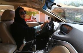 رانندگی زن در امریکا جایز و در عربستان حرام است !