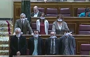 ویدیو؛ نمایندگان کنگره اسپانیا دهان خود را بستند!