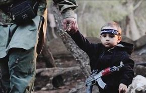 طفل كوبي ذو 3 سنوات بين عناصر داعش