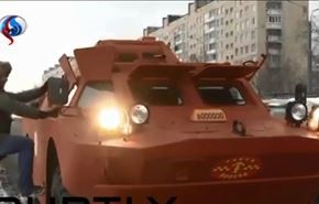 ویدیو؛ تاکسی زرهی آبی-خاکی در سن پیترزبورگ!