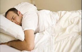 النوم على البطن قد يسبب الموت المفاجئ