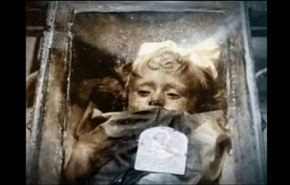 فيديو غريب ...ميتة منذ 90 عاما تفتح عينيها!!