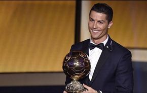 للمرة الثالثة.. رونالدو ينال جائزة الكرة الذهبية 2014