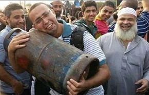 شاب مصري يموت من الفرحة عقب حصوله على اسطوانة غاز