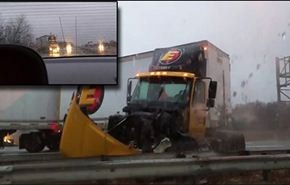 فيديو...لحظة نجاة سائق من حادث تصادم مع شاحنة