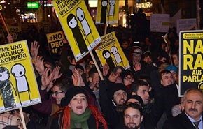 آلاف السويديين يحتجون على تظاهرة لـ