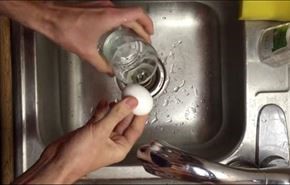 پوست کندن تخم مرغ در 3 ثانیه ! + فیلم