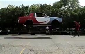 فيديو.. سيارة وتلعب على الحبل!