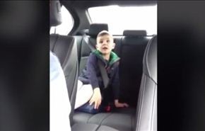 فيديو طريف لأب يهدد طفله بإرساله إلى الفضاء !