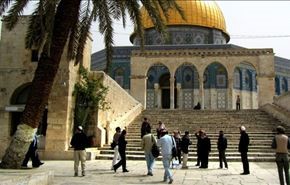 مستوطنون صهاينة يدنسون المسجد الأقصى المبارك