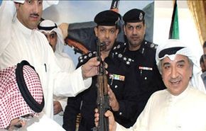 بالصور..لماذا دخل نواب كويتيون للبرلمان مدججين بالأسلحة؟!