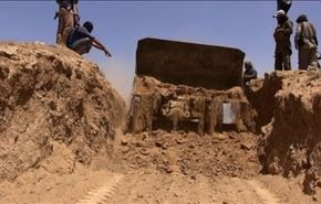داعش در اطراف موصل خندق حفر می‌کند