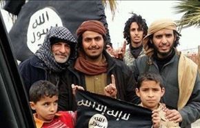 حمل پرچم های داعش با تهدید اسلحه