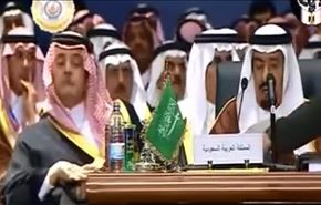 ویدیو؛ حرکات عجیب سعود الفیصل هنگام سخنرانی سلمان