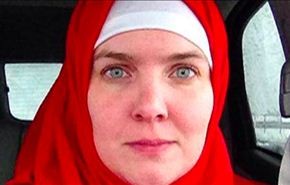 صور: مسيحية ترتدي الحجاب لتجرب شعور الإختلاف مع الآخرين
