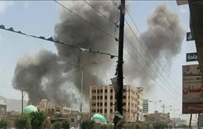 حمله جنگنده‌های متجاوز سعودی به منازل در صنعا + عکس