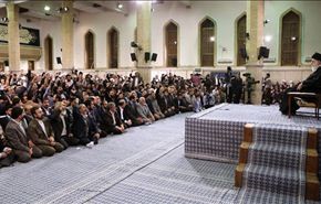 قائد الثورة: يجب الغاء الحظر عند التوقيع على الاتفاق النووي