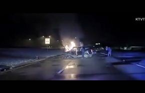 كيف انقذت الشرطة رجلا من سيارة تحترق؟... شاهد