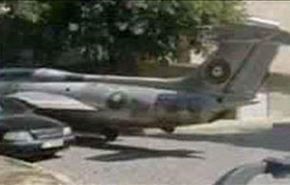 عکس؛ هواپیمای جنگی در پارکینگ منزل!