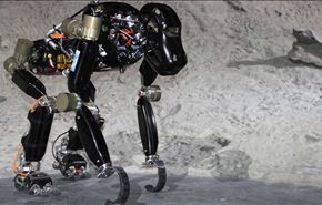 بالصور.. قرد روبوتي قد يسير على القمر مستقبلاً