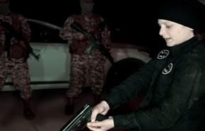 اجرای حکم اعدام توسط داعشی نوجوان!+فیلم