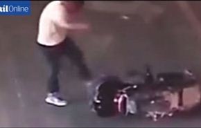 فيديو... انتحار امرأة صينية بعد أن ركلها رجل على رأسها ‏