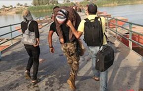 بالصور.. أكتاف جنود العراق أسرّة لمرضى النازحين في بزيبز