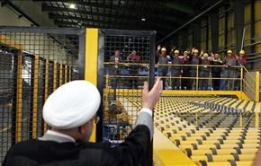 الرئيس الايراني يدشن أكبر مصنع لإنتاج الزجاج في البلاد