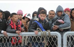 غرق 5 مهاجرين تونسيين وإنقاذ 49 آخرين إثر انقلاب زورقهم