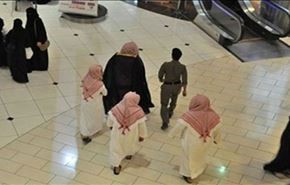جنجال ازنوع سعودی: زنی که‌دستکش نپوشیده است!+فیلم