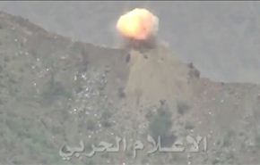 بالفيديو: لحظات تدمير آلية سعودية في موقع عسكري بنجران