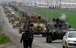 تركيا تنقل دبابات وناقلات جنود مدرعة الى حدودها مع سوريا +فيديو