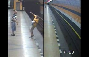فيديو لشجار عنيف داخل محطة مترو كاد ينتهي بفاجعة