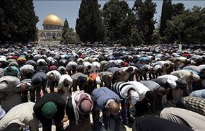 200 الف فلسطيني يصلون بالاقصى في ثالث جمعة لشهر رمضان