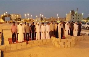 نمازمغرب وعشای بحرینیها درمسجد تخریب شده