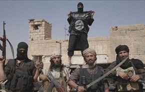 داعش سر دو زن و یک مرد را با شمشیر زد