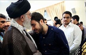 آية الله خامنئي :مواهب شباب الثورة تزيد من قوة البلاد الداخلية +صور