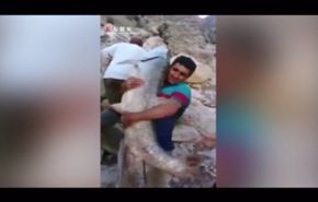 بالفيديو.. اصطياد سمكة كبيرة جدا في ايران