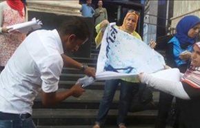 حرق العلم الإسرائيلي وسط القاهرة تنديدا بحرق الرضيع الفلسطيني +فيديو