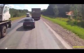 بالفيديو.. سائق متهور يتسبب في حادث كارثي بروسيا