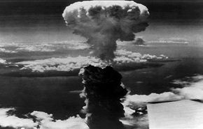 اليابان تحيي ذكرى ابادة 140 الفا بقنبلة أميركا النووية +فيديو