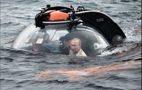 پوتین در زیردریایی شیشه‌ای+ تصاویر