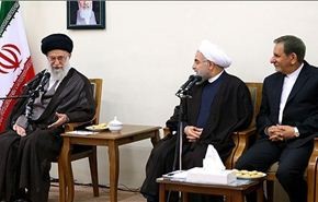 بالصور.. اية الله خامنئي يستقبل روحاني وأعضاء حكومته