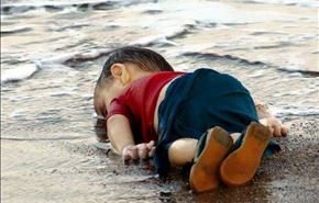 فيديو صادم.. طفل سوري غريق على شواطئ تركيا!